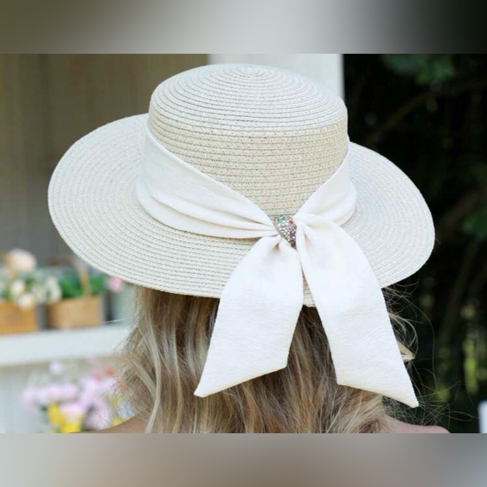 Elegant Cream Sun Hat with Bow